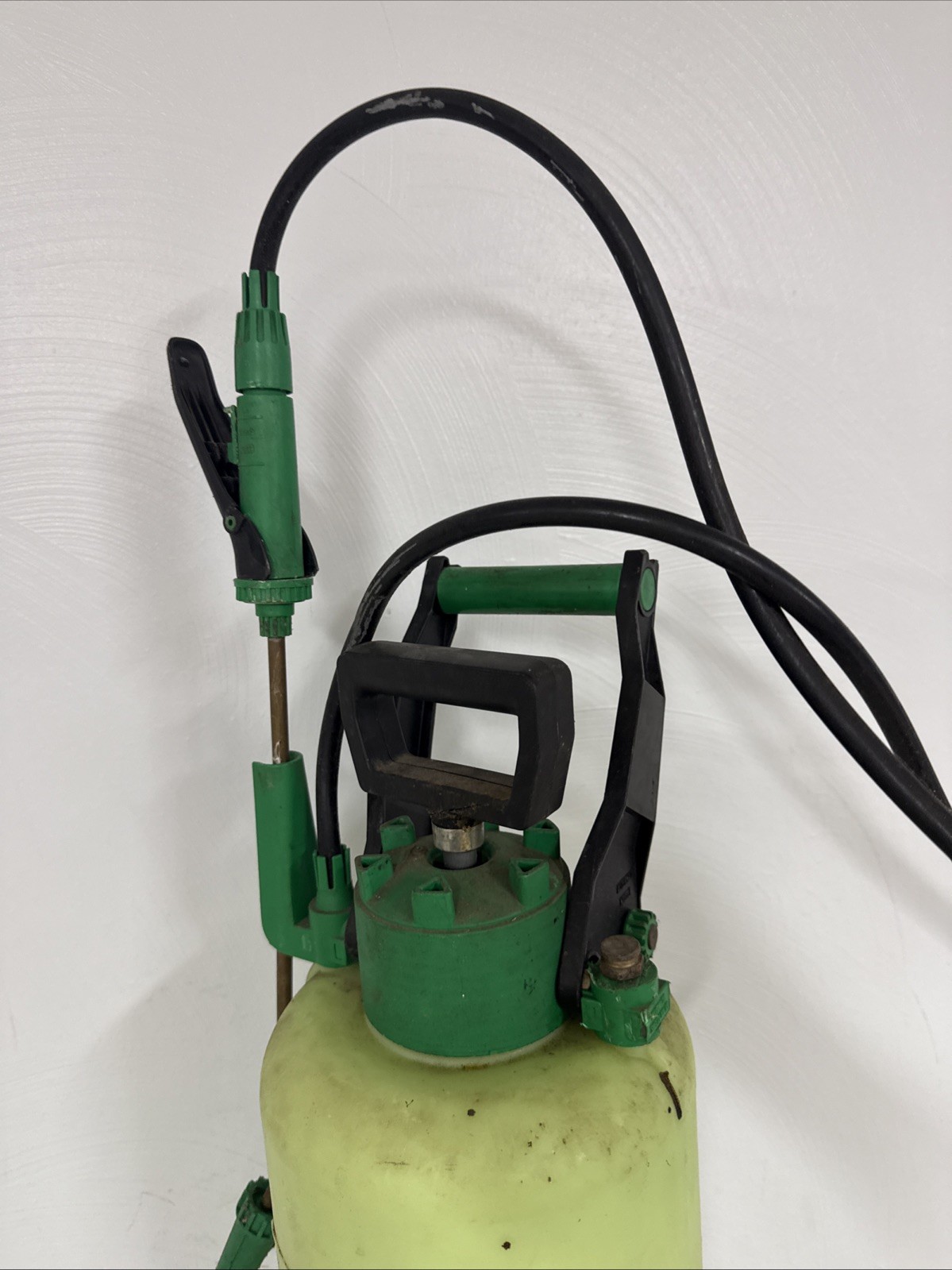 Vintage MELNOR Spray Safe RARE sprayer Lime Green 2.5 Gallon Compressed Air