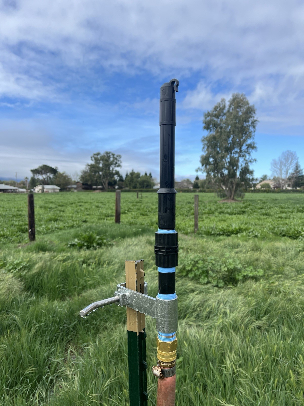 T-POST SPRINKLER AMAZINGLY EFFICIENT GARDEN SPRINKLER 40FT OF RAIN DROPS