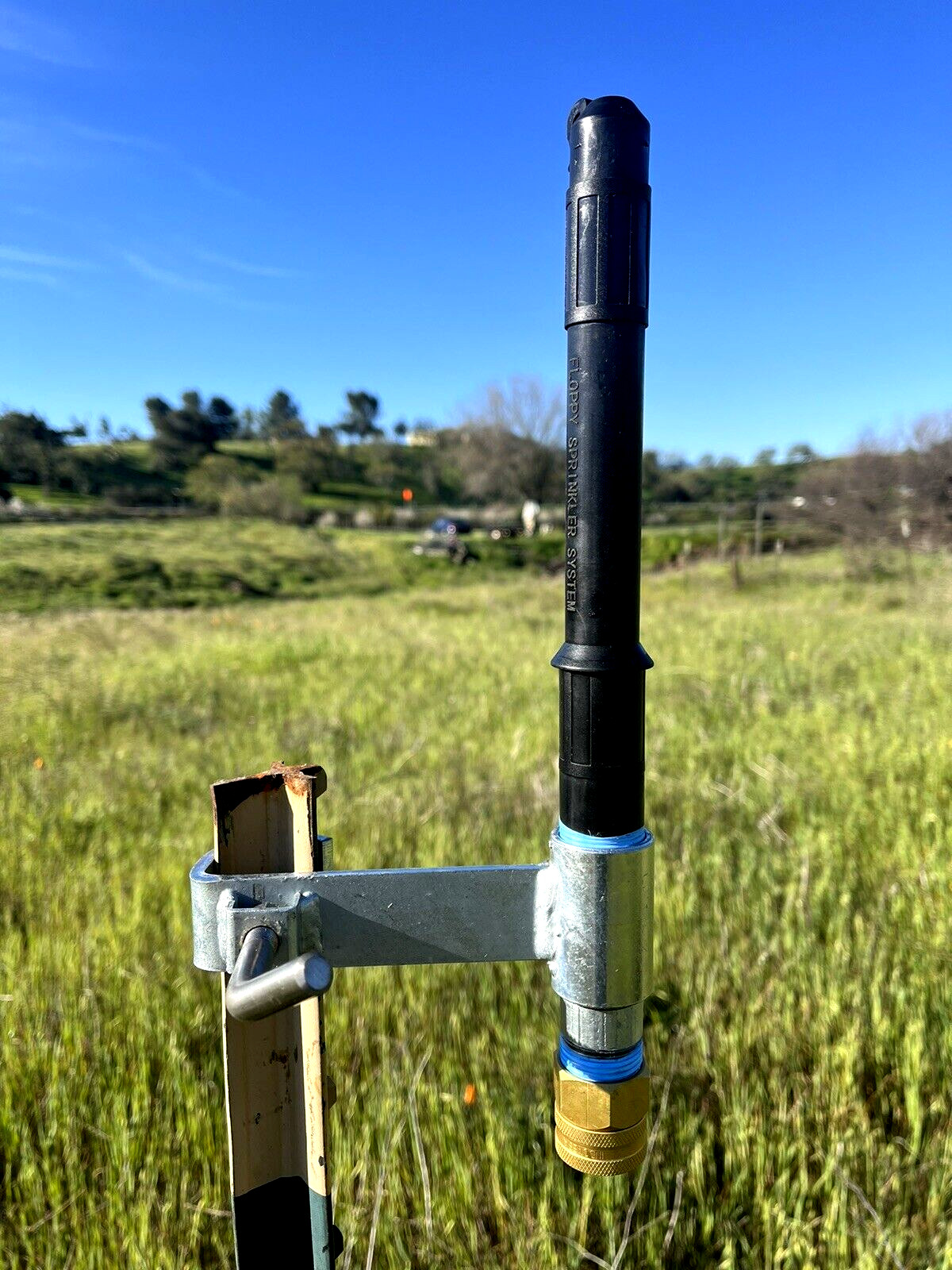 T-POST SPRINKLER AMAZINGLY EFFICIENT GARDEN SPRINKLER 40FT OF RAIN DROPS