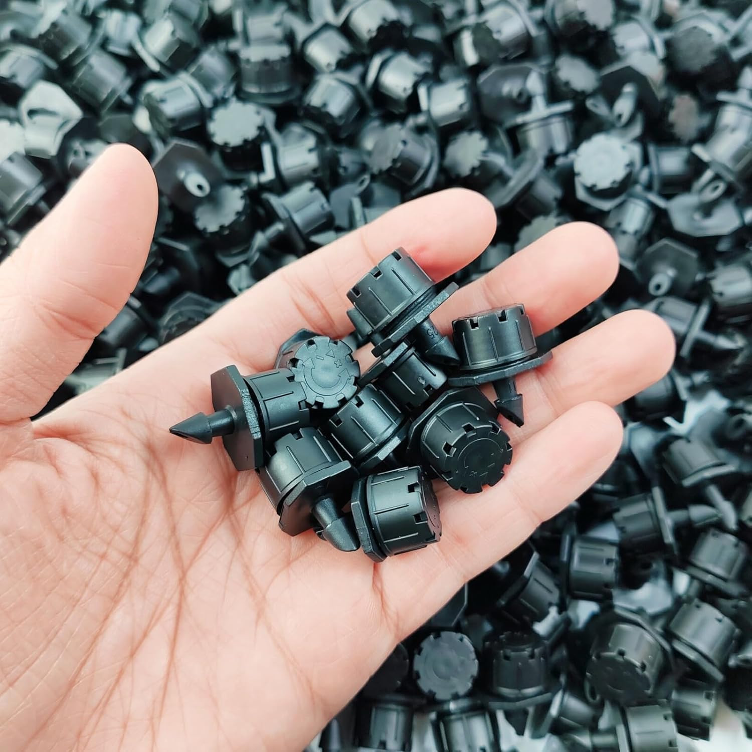 200PCS Adjustable Irrigation Drippers Sprinklers 1/4 Inch Emitter Dripper Micro