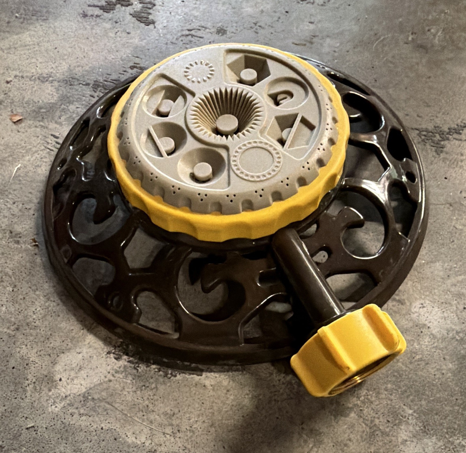 Pattern Lawn Sprinkler Adjustable Spray, Female 3/4in Thread Black/Yellow/Gray