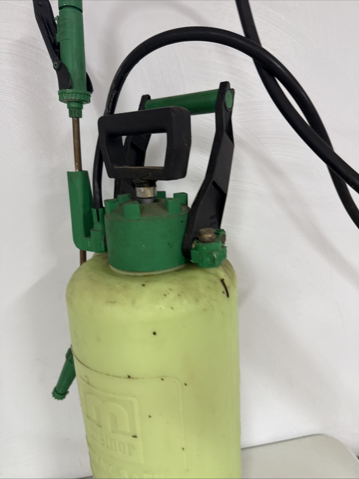 Vintage MELNOR Spray Safe RARE sprayer Lime Green 2.5 Gallon Compressed Air