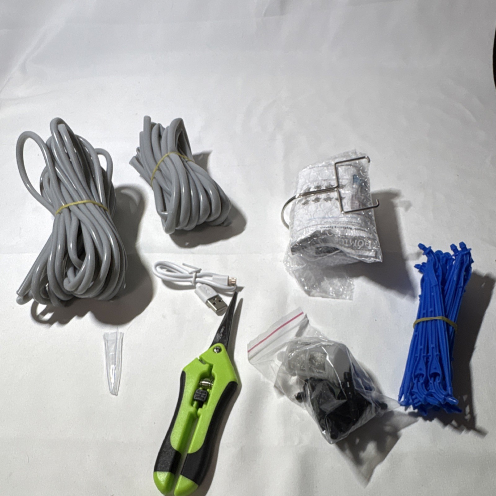 DOMICA Drip Irrigation Kit Digital Adjustable Flow USB Indoor 16 Emitters