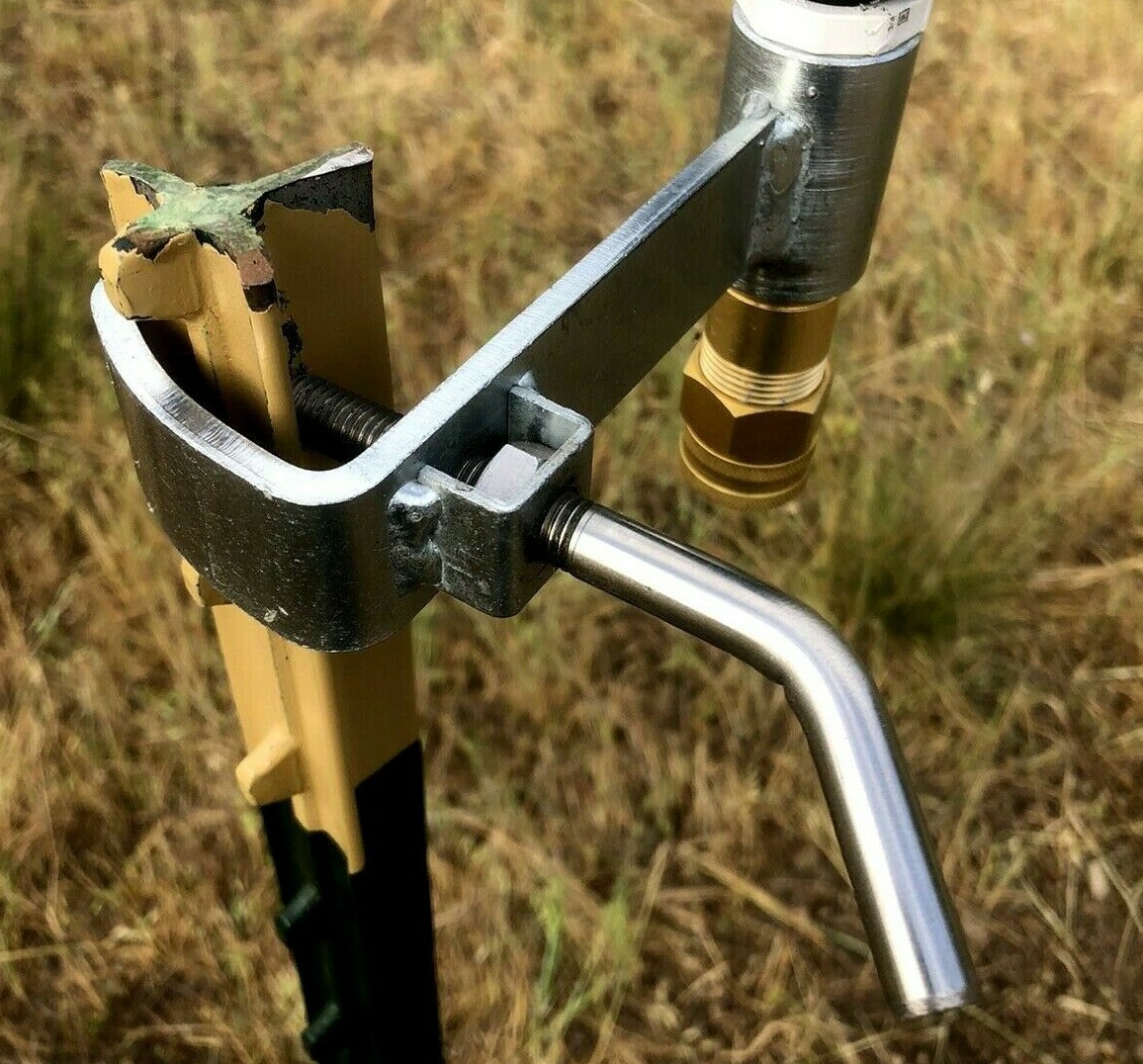 T-POST SPRINKLER AMAZINGLY EFFICIENT GARDEN SPRINKLER 40FT OF RAIN DROPS