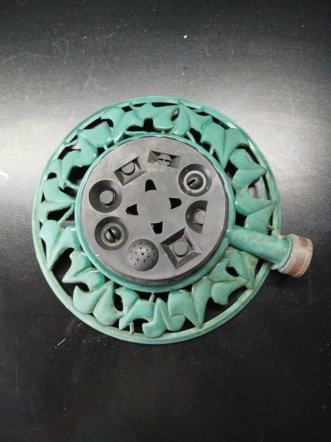 Vintage Nelson Metal Base Sprinkler Green Ivy 8 Patterns Rare