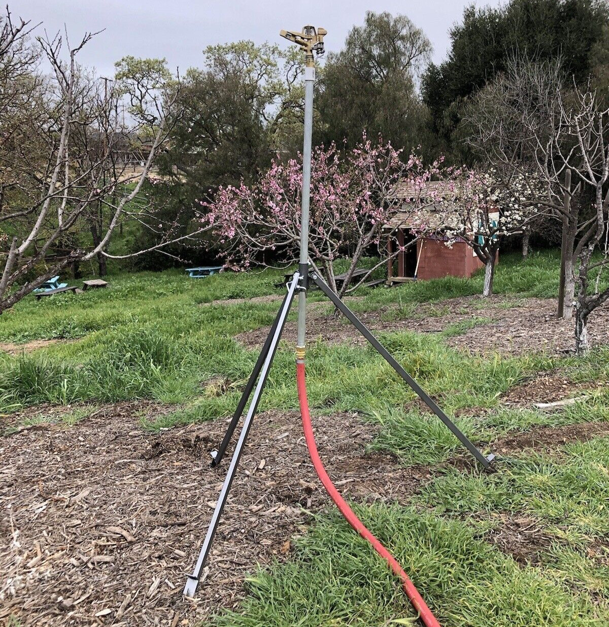 COMMERCIAL QUALITY TRI-POD SPRINKLER & HEAVY-DUTY ADJ BRASS IMPACT SPRINKLER