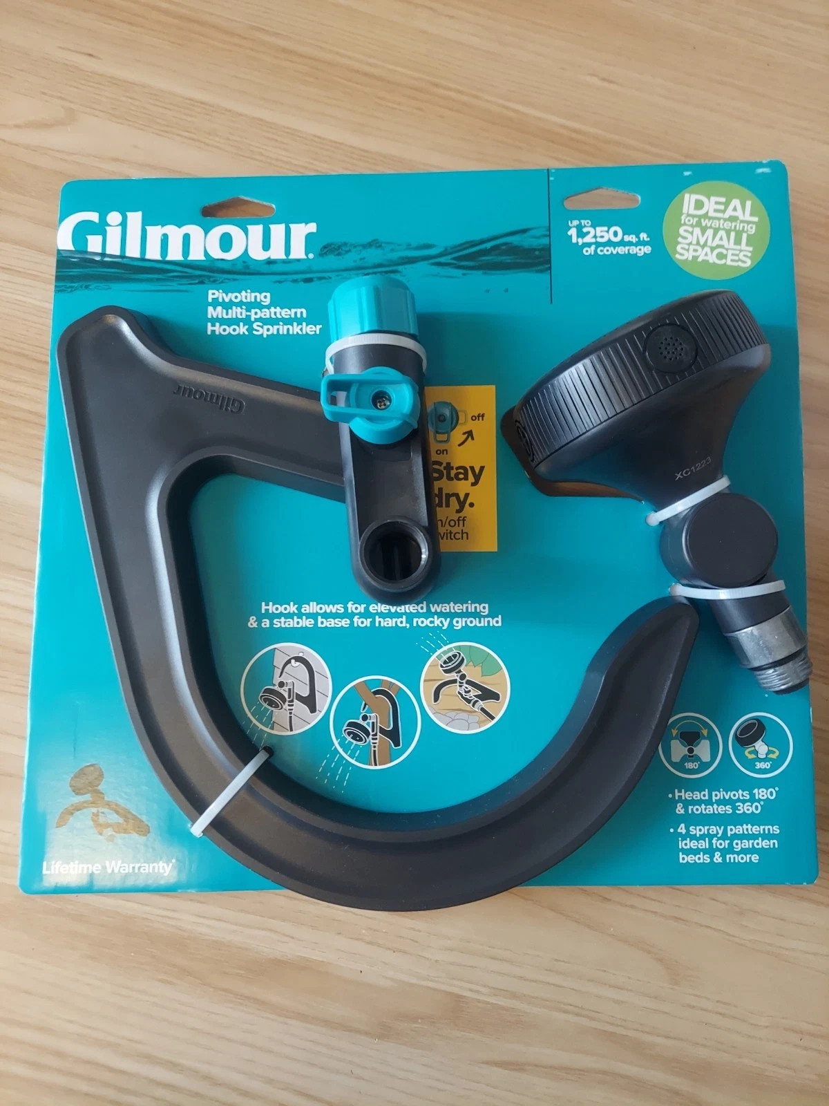 Gilmour Pivoting Multi-pattern Sprinkler Hook with on and off Switch