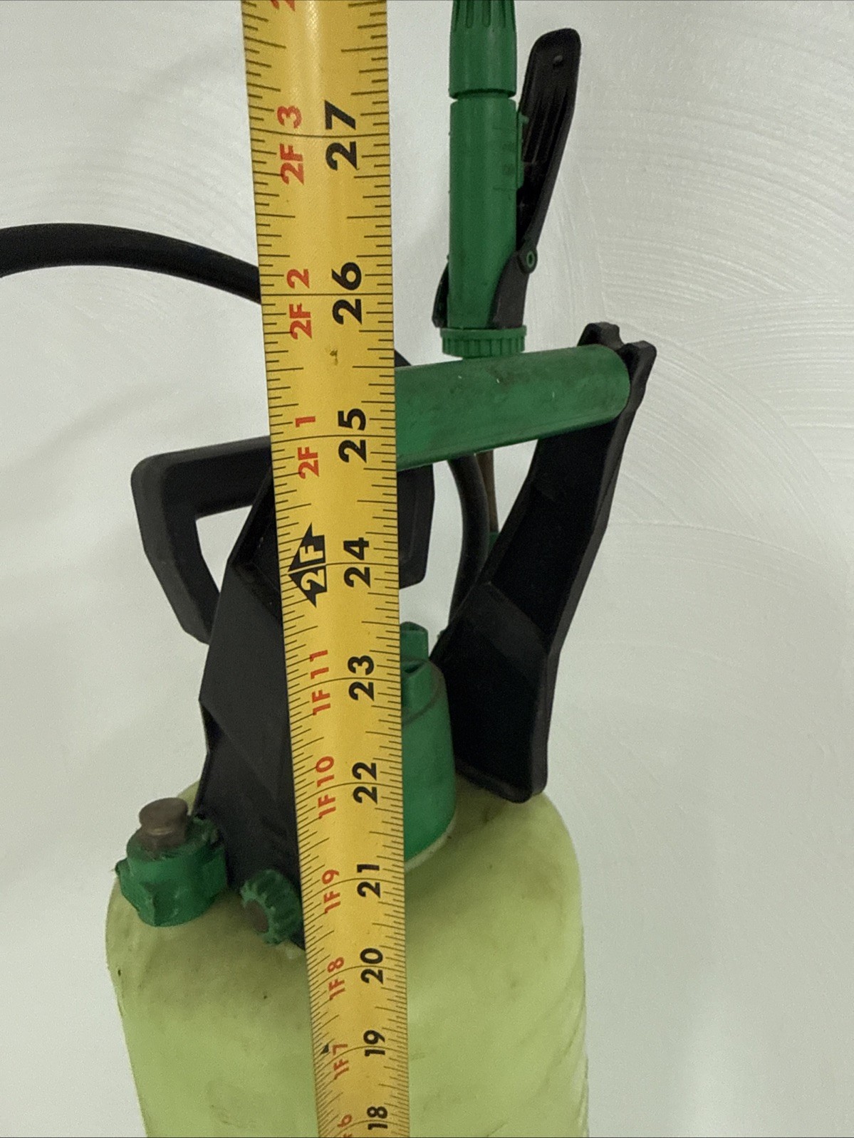 Vintage MELNOR Spray Safe RARE sprayer Lime Green 2.5 Gallon Compressed Air