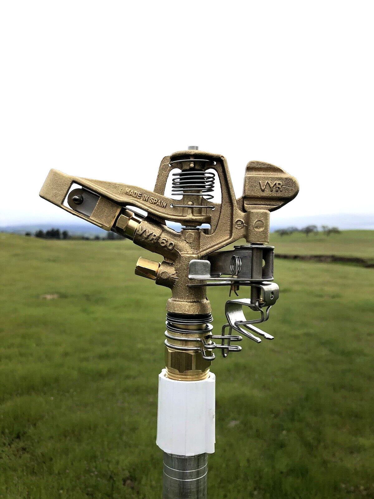 COMMERCIAL QUALITY TRI-POD SPRINKLER & HEAVY-DUTY ADJ BRASS IMPACT SPRINKLER